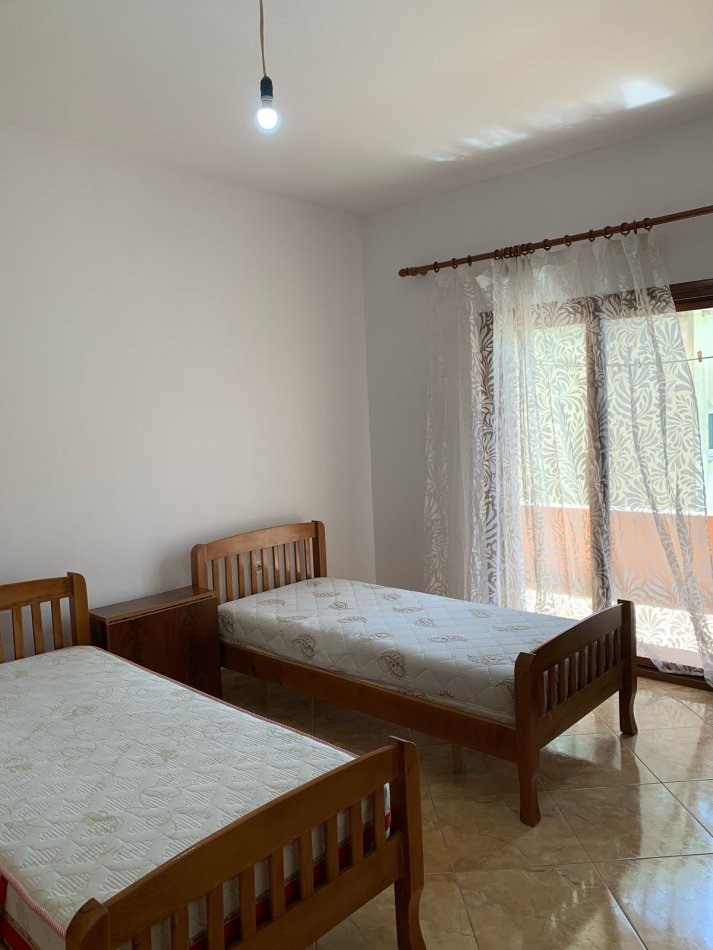 Tirane, jepet me qera apartament 2+1 Kati 2, 129 m² 400 € (Astir)