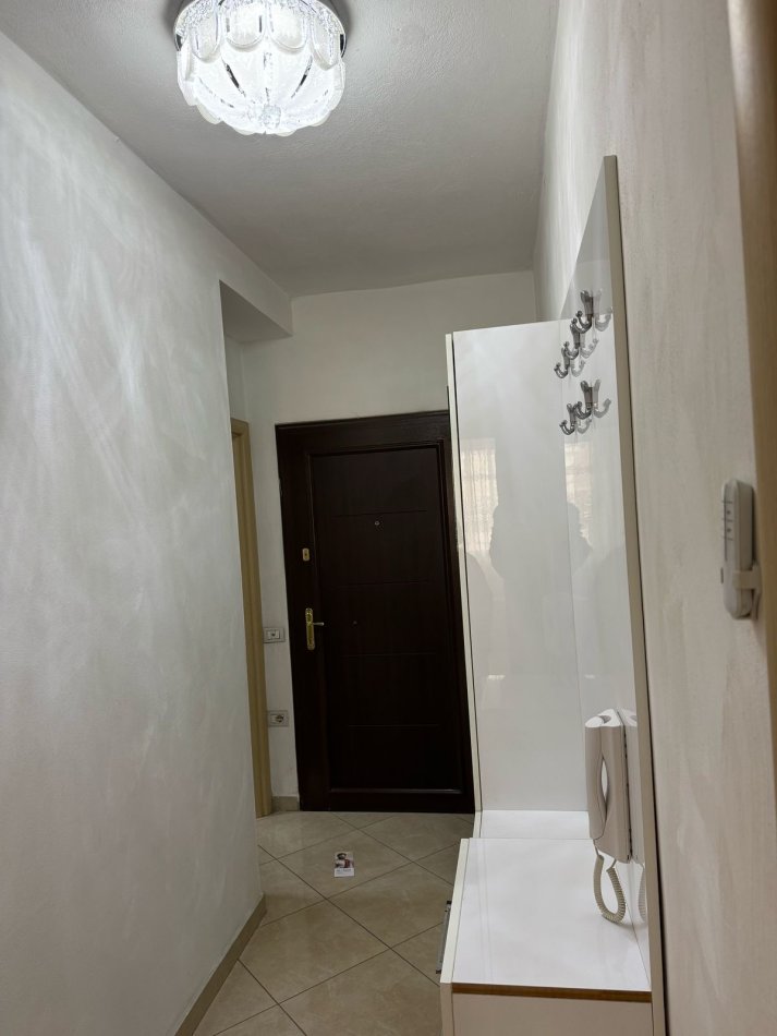 Tirane, jepet me qera apartament 2+1+Ballkon Kati 5, 100 m² 500 € (Rruga teodor keko)