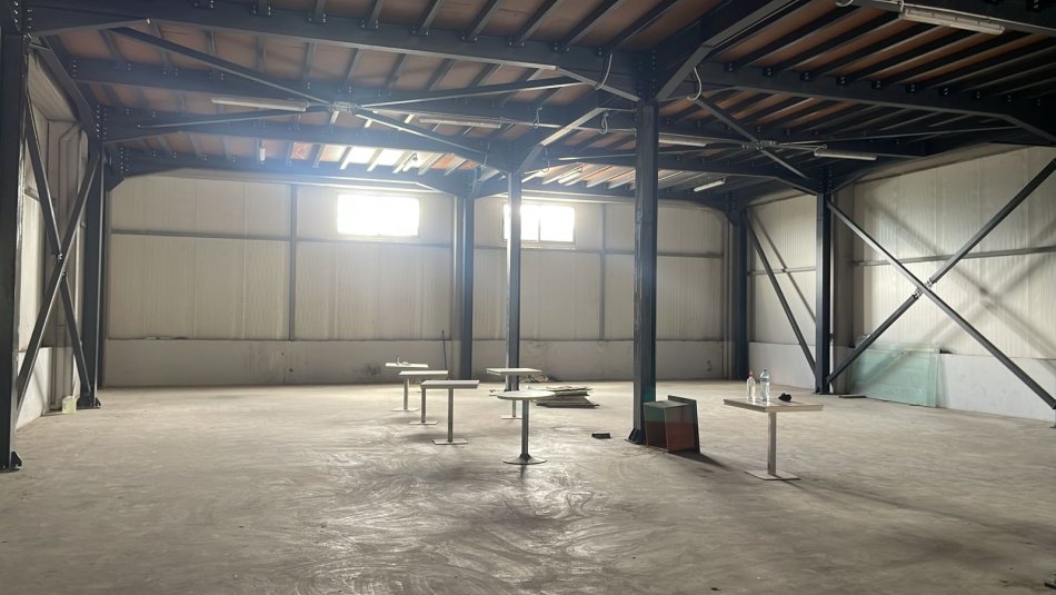Tirane, jepet me qera magazine Kati 0, 700 m² 2.600 € (Vore, City Park)