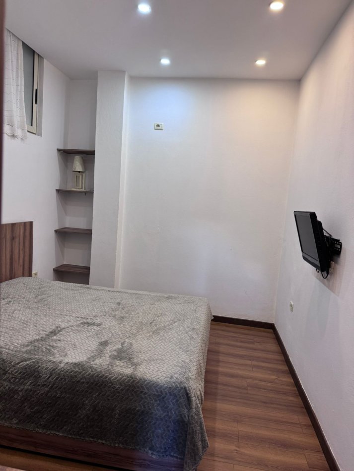 Tirane, jepet me qera apartament 1+1 Kati 1, 50 m² 600 € (Qender , rruga qemal stafa prane rossman lala)