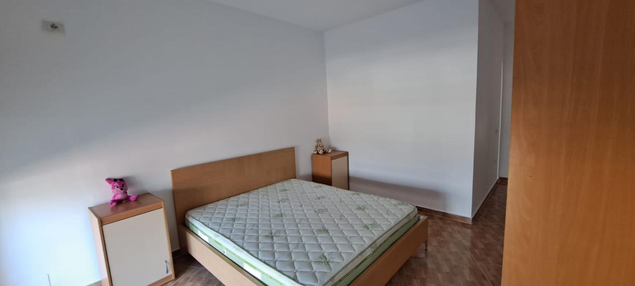 Penthouse në shitje, Liqeni i Thatë