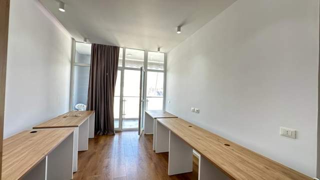 Tirane, jepet me qera ambjent biznesi Kati 8, 100 m² 700 Euro (kompleksi Kika 2)