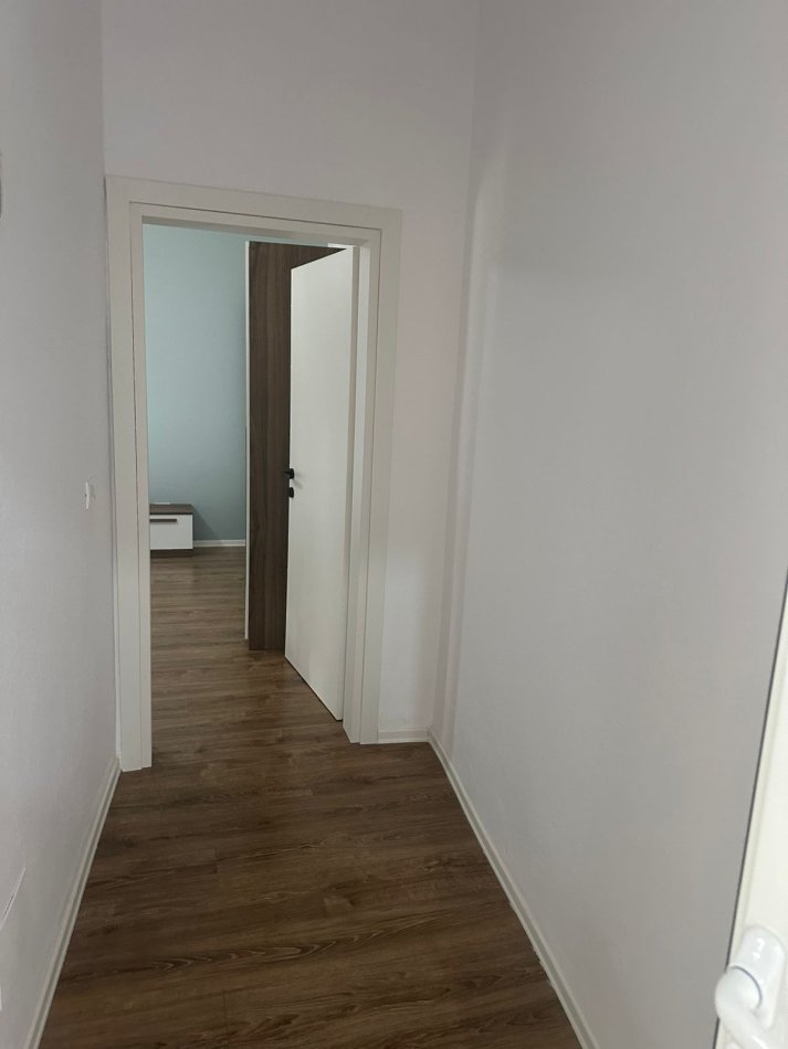 Durres, jepet me qera Vile 1+1 Kati 2, 70 m² 400 € (Prane Muzeumit)