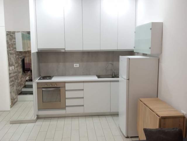 Tirane, jepet me qera apartament 1+1+BLK Kati 1, 58 m² 460 Euro (Rruga Tish Daija)