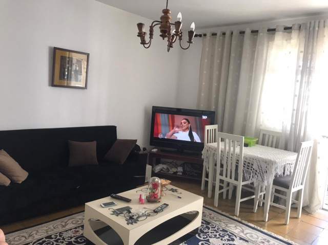 Tirane, jepet me qera apartament 1+1+BLK Kati 4, 53 m² 300 Euro (Rruga Babe Rexha)