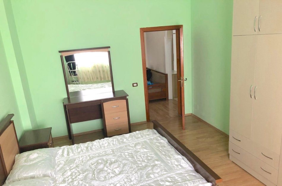 Tirane, jepet me qera apartament 2+1+Aneks+Ballkon Kati 3, 107 m² 370 € (Rruga Jordan Misja)