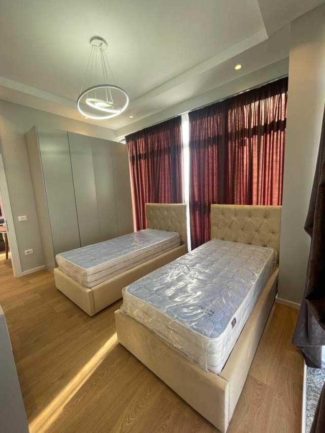 Tirane, jepet me qera apartament 2+1 100 m² 600 Euro (rruga Kavajes)
