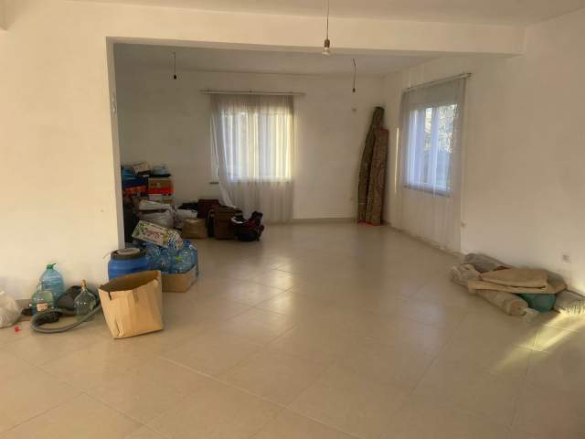 Tirane, jepet me qera magazine Kati 0, 107 m² 500 Euro (TEG)
