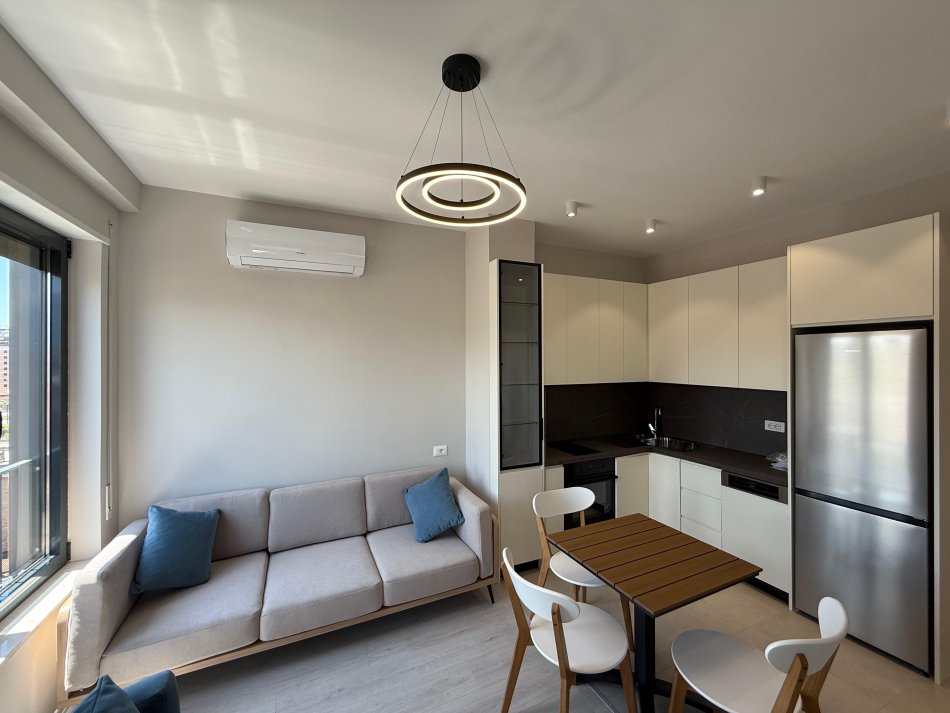 Tirane, jap me qera apartament 1+1 Kati 4, 70 m² 700 € (Rruga Karl Gega)