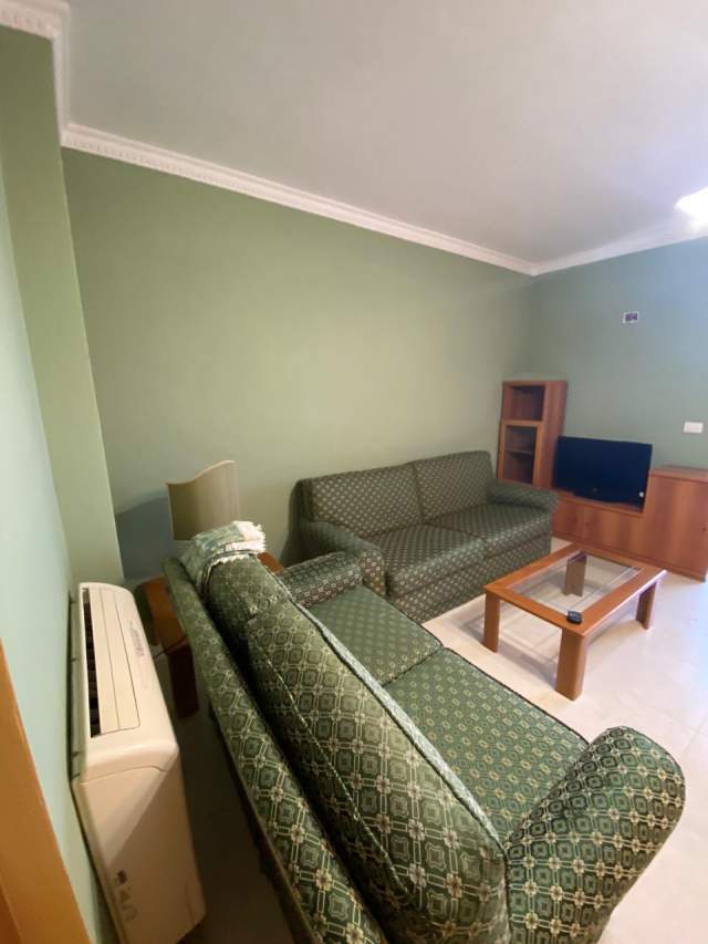 Ne qender te Durresit,  jepet me qera (ose shitet)  apartament 2+1, me pamje te mrekullueshme nga deti
