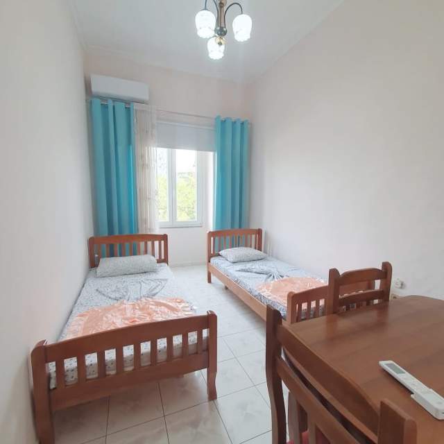 Tirane, jepet me qera apartament 2+1 Kati 4, 79 m² 600 Euro (Shallvaret,Joni Peci Store)