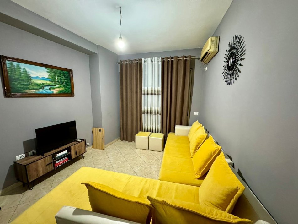 Tirane, jepet me qera apartament 1+1+Ballkon Kati 3, 70 m² 400 € (Teodor Keko)