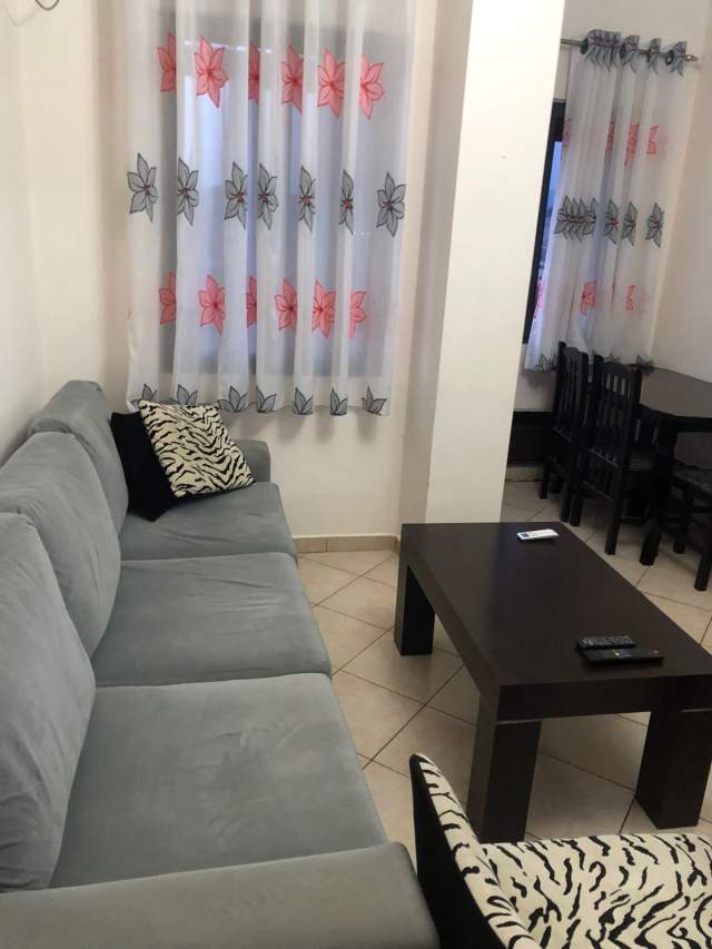 Tirane, jepet me qera apartament 1+1+BLK Kati 3, 60 m² 40.000 Leke (prapa Globe)
