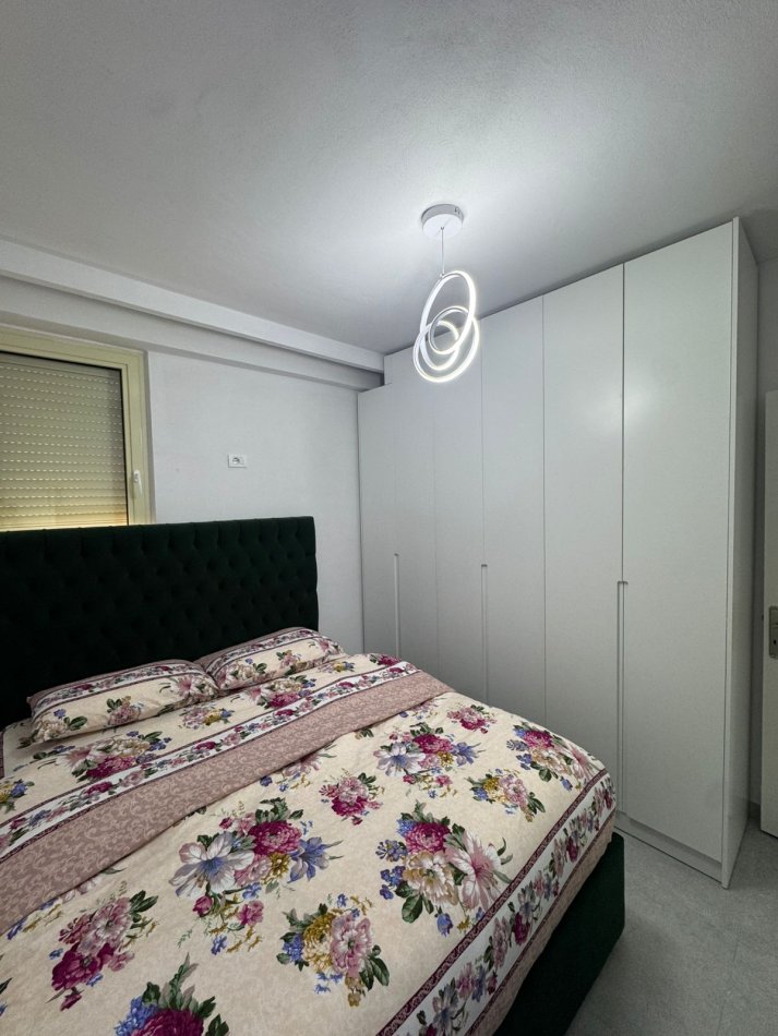 Tirane, jepet me qera apartament 2+1 Kati 1, 110 m² 500 € (Komples Tom Doshi)