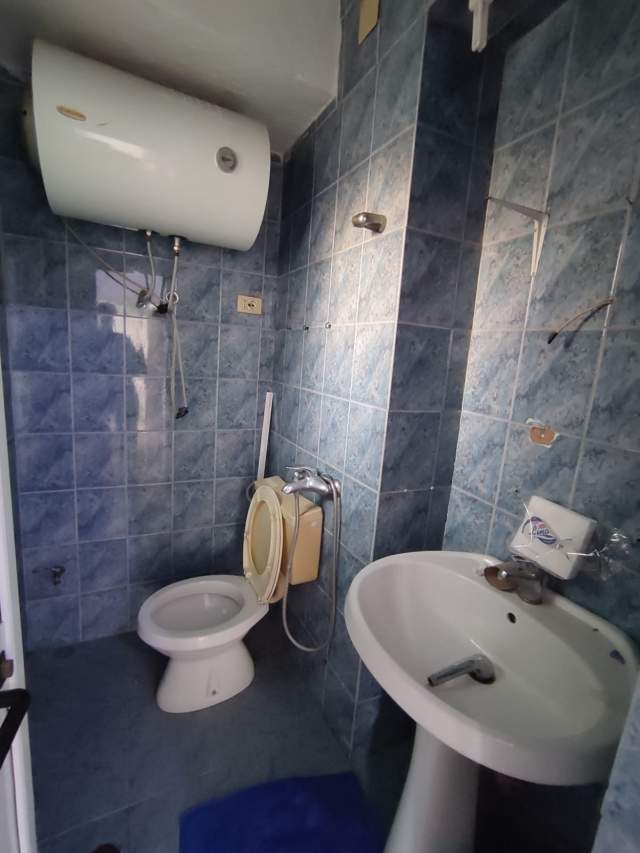 Tirane, jepet me qera garsonier Kati 1, 18 m² 22.000 Leke (Xhamlliku)