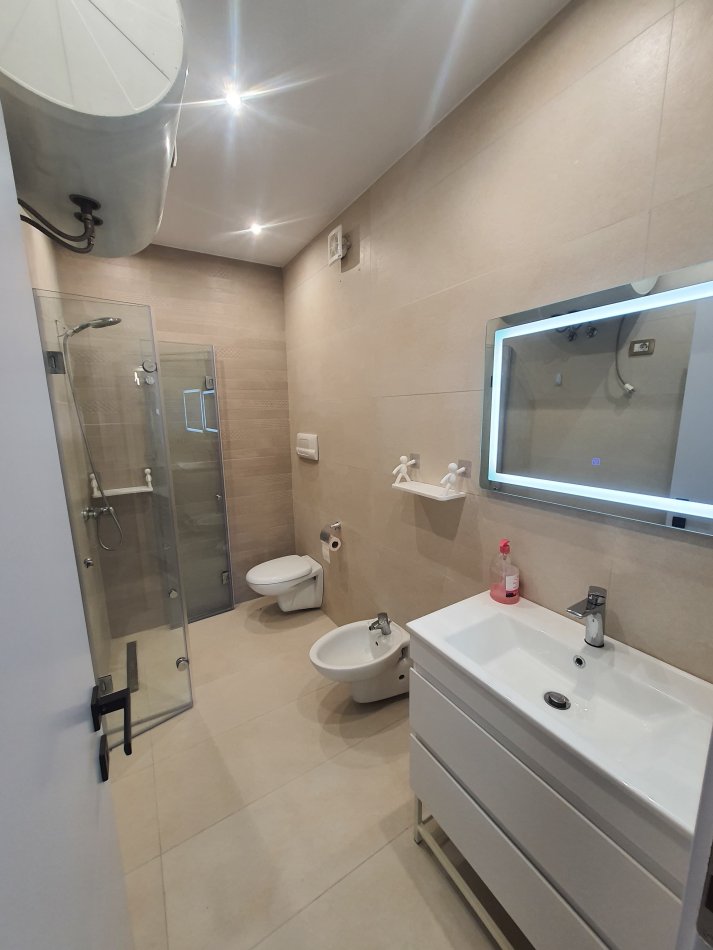 Tirane, jepet me qera apartament 2+1+Ballkon Kati 3, 90 m² 800 € (MYSLYM SHYRI)