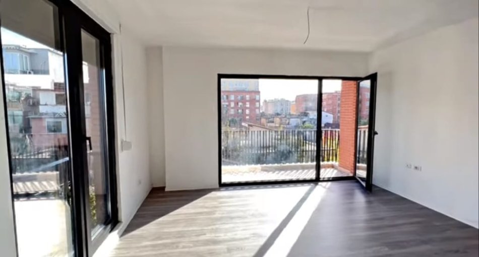 Tirane, jepet me qera apartament 1+1 Kati 2, 77 m² 429 € (BRRYLI)