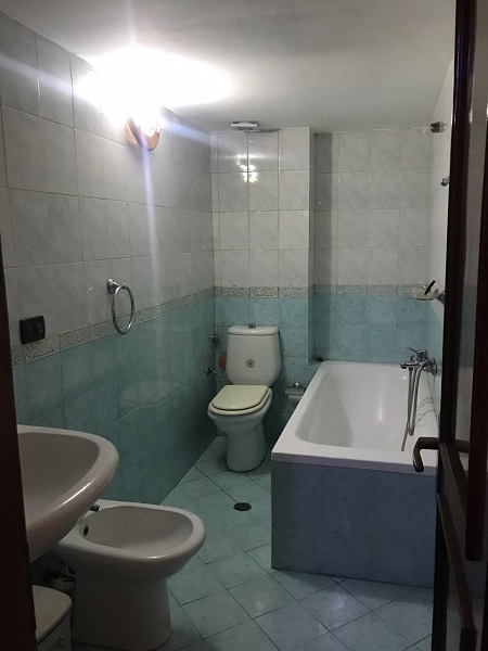 Tirane, jepet me qera apartament 2+1+BLK Kati 5, 101 m² 550 Euro (Selvia)