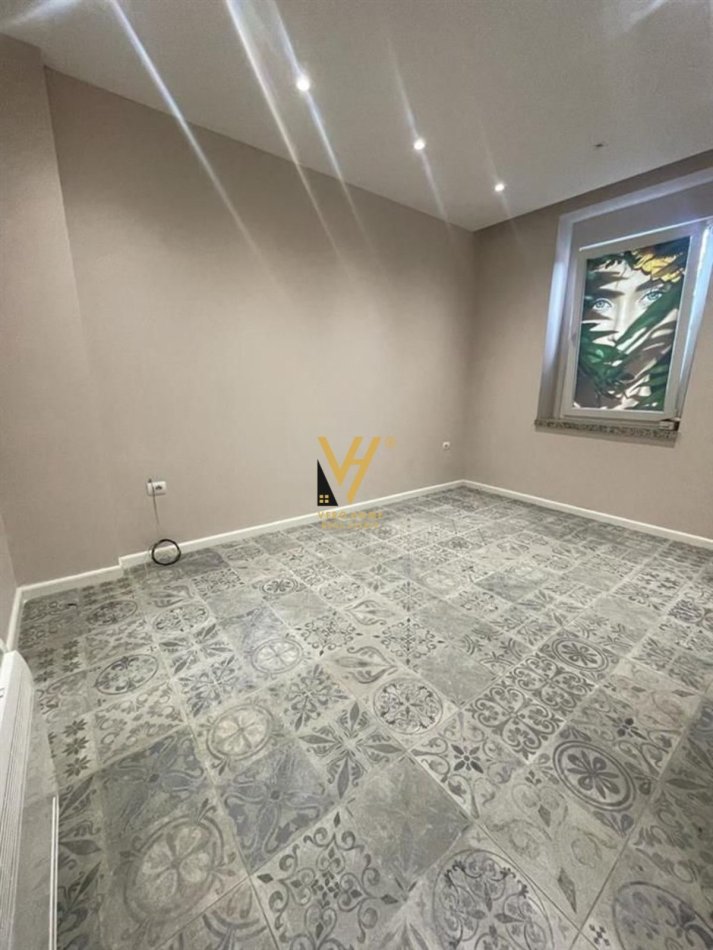 Tirane, jepet me qera zyre Kati 2, 70 m² 750 € (STADIUMI DINAMO)