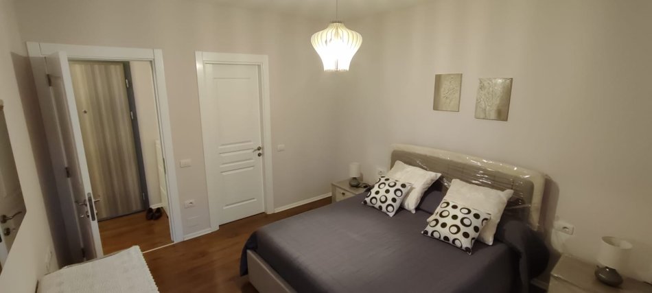 Tirane, jepet me qera apartament 1+1 Kati 5, 100 m² 600 € 