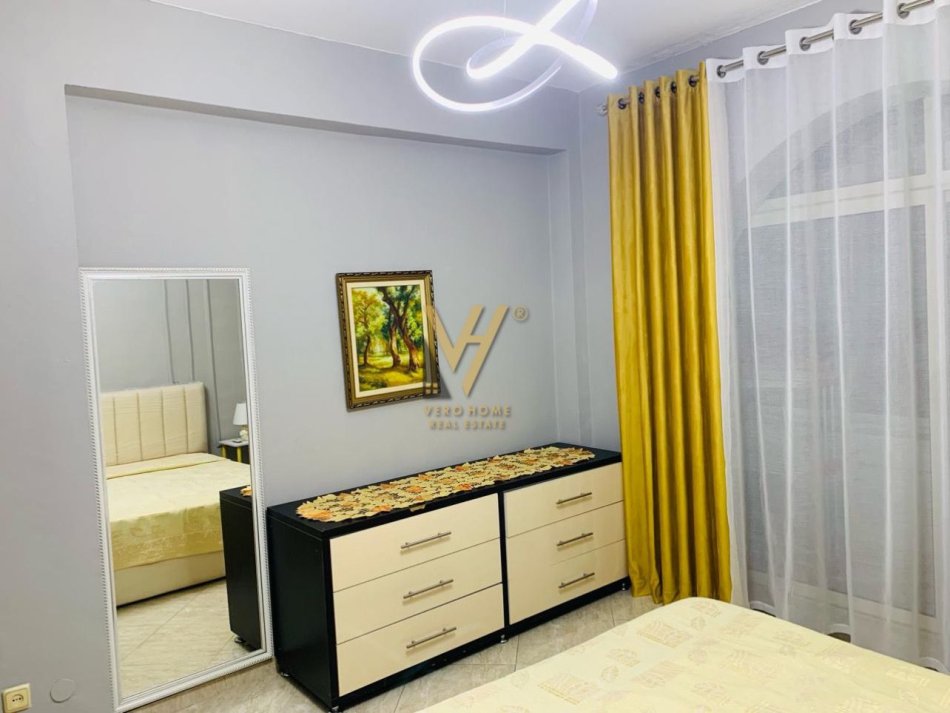 Tirane, jepet me qera apartament 1+1+Ballkon Kati 4, 74 m² 600 € (RRUGA E KAVAJES)