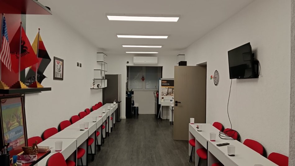 Tirane, jepet me qera zyre Kati 0, 93 m² 800 € (21 Dhjetori)