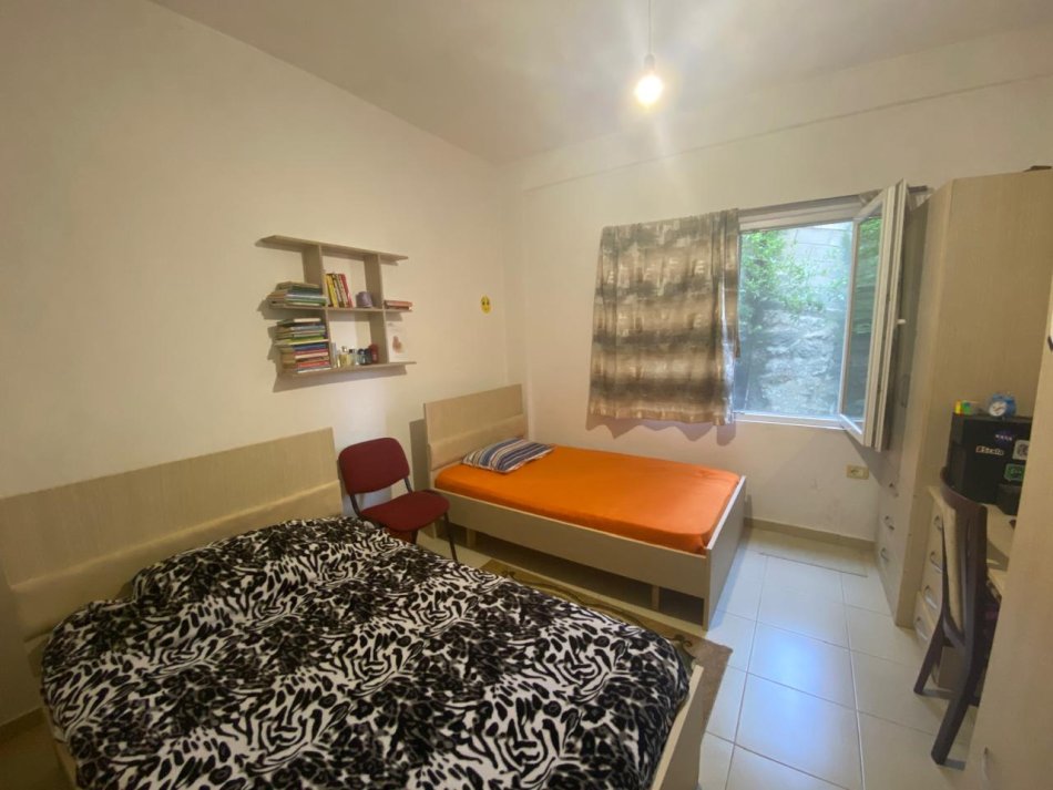 Tirane, jepet me qera apartament 2+1 Kati 1, 60 m² 400 € (Sauk)