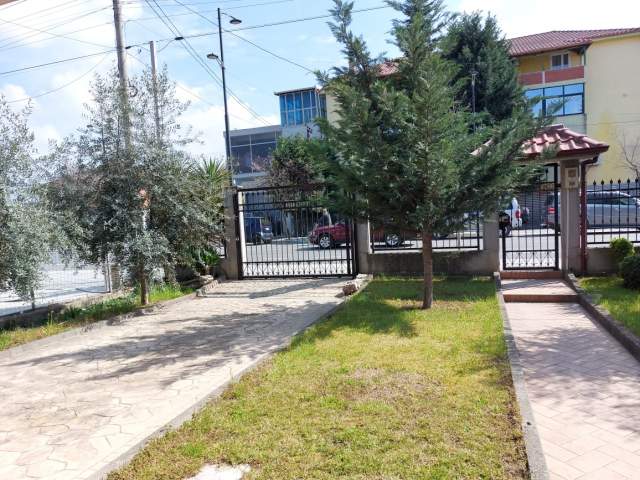 Tirane, jepet me qera Vile 4+1+A+BLK 500 Euro