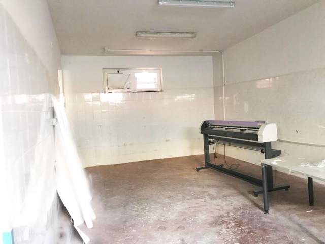 Tirane, shitet magazine 220 m² 240.000 Euro