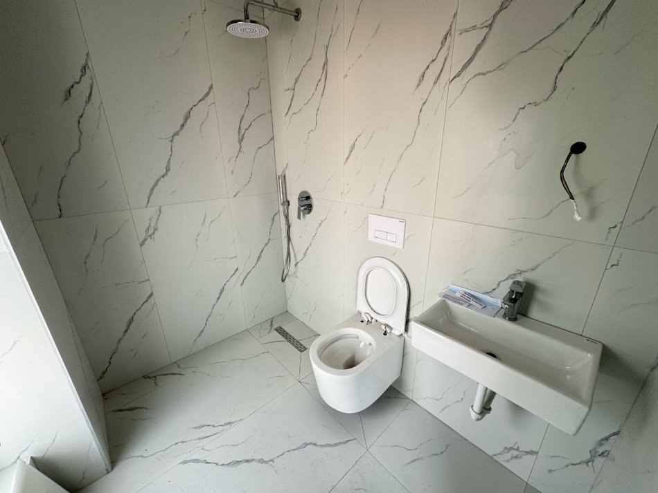 Tirane, jepet me qera garsonier 1+1 Kati 4, 60 m² 300 € (ali demi)