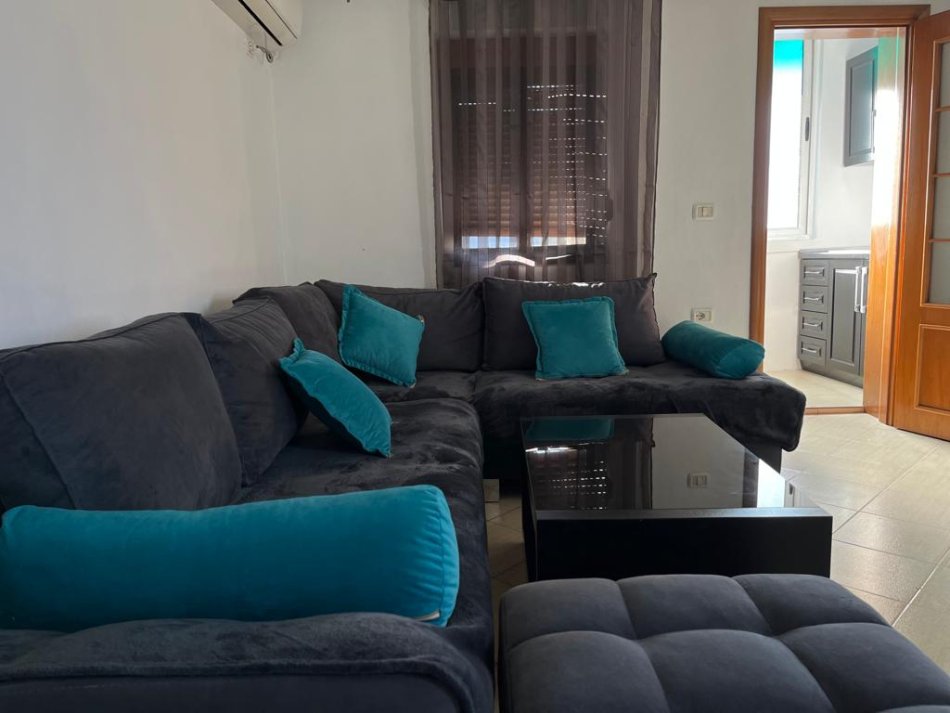 Tirane, shitet apartament 1+1 Kati 5, 51 m² 90.000 € (Brryli)