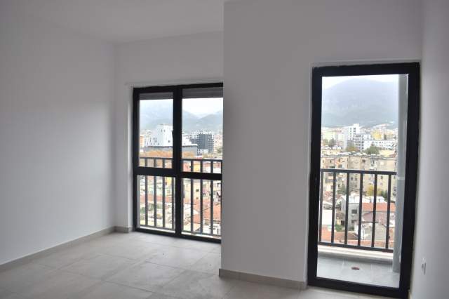 Tirane, jepet me qera apartament 2+1+BLK Kati 10, 91 m² 600 Euro (prane Viles Gold)