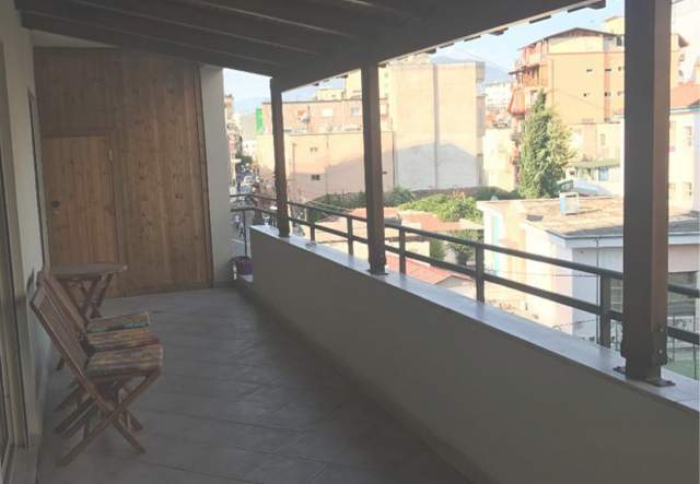 Tirane, jepet me qera apartament 125 m² 650 Euro