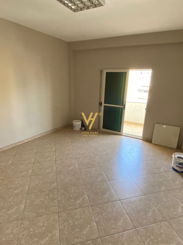 Tirane, jepet me qera zyre Kati 2, 230 m² 850 € (SELITE)
