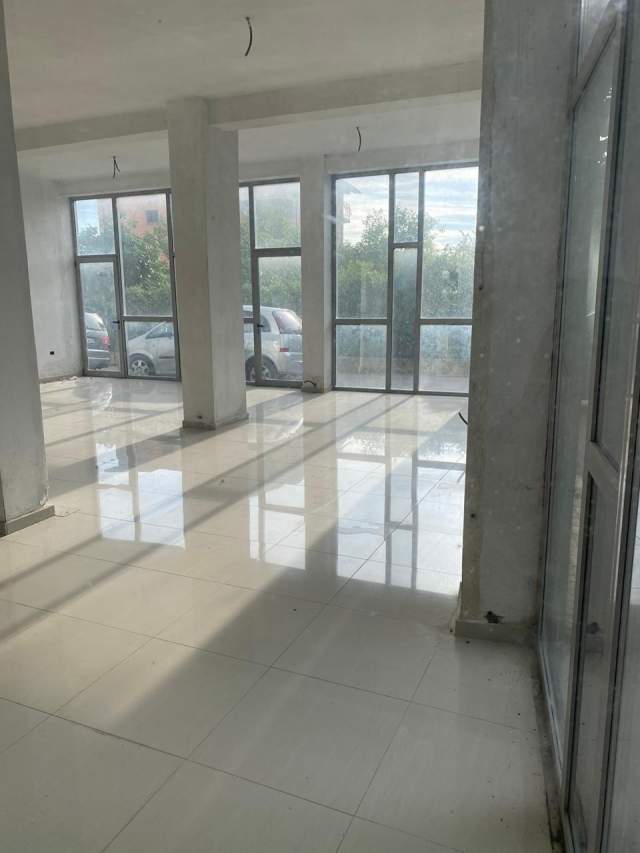 Tirane, shes ambjent biznesi Kati 1, 92 m² 110.000 Euro (Rruga Demokracia)
