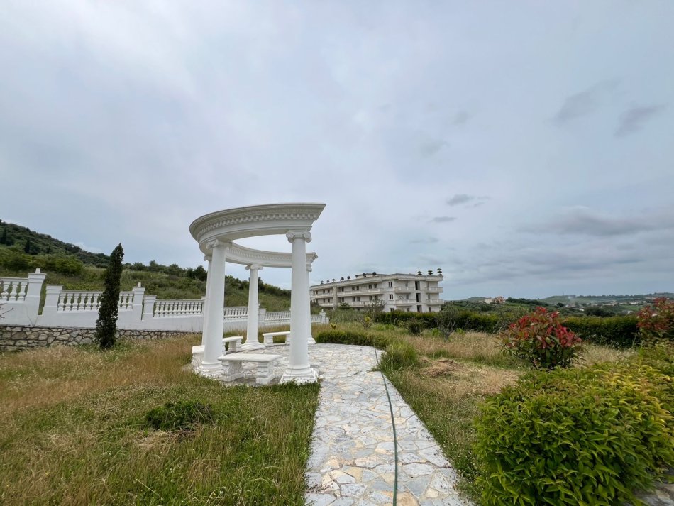 Tirane, shitet godina 16.000 m² 3.500.000 € (Maminas-Rruga e Shilores)