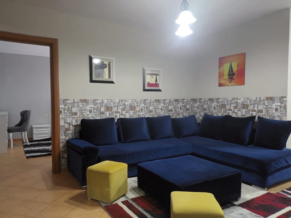 Tirane, jepet me qera apartament 2+1+Aneks+Ballkon Kati 8, 90 m² 430 € (Yzberisht te Blvd Migjeni)