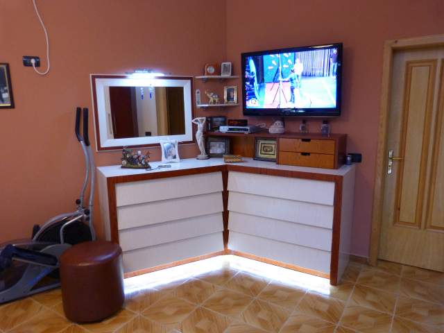 Tirane, jepet me qera apartament 3+1 Kati 2, 150 m² 900 Euro (Rruga Elbasanit)