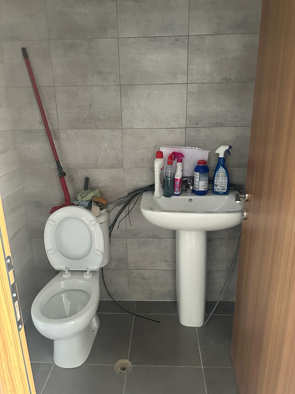 Tirane, shitet dyqan Kati 0 (perdhe), Sip 28.68m² 66.000 Euro (Kompleksi Golden Park)