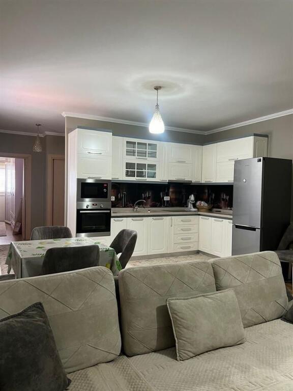 Tirane, jepet me qera apartament 2+1+Ballkon Kati 8, 100 m² 650 € (Don Bosko Te Viva market)