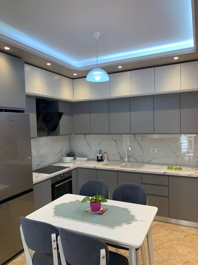 Tirane, jepet me qera apartament 2+1+BLK Kati 6, 136 m² 800 Euro (Don Bosko)