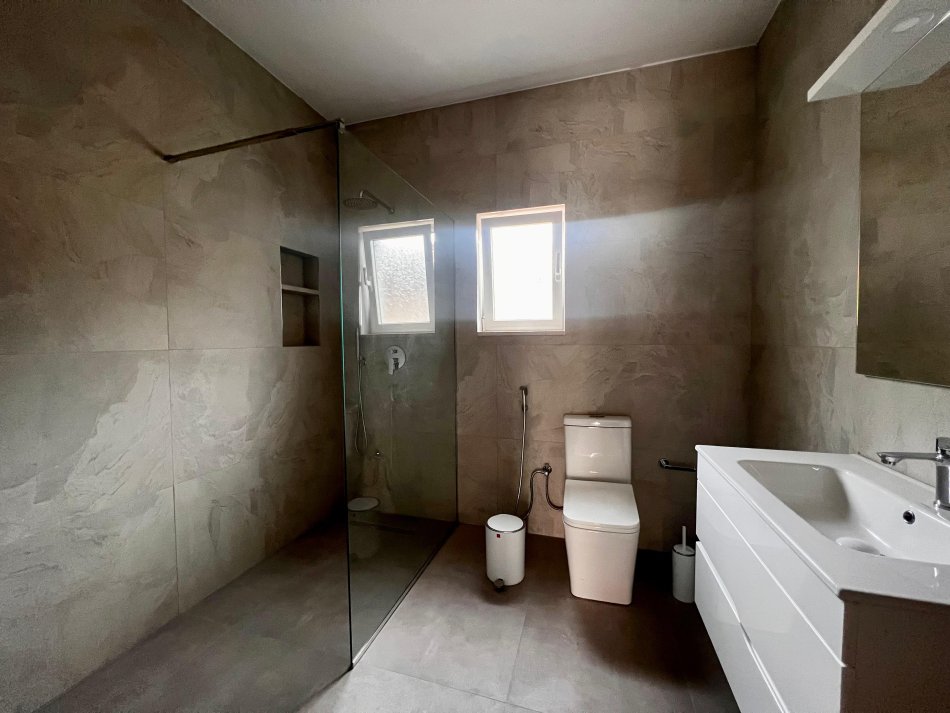 Tirane, jepet me qera Vile 3+1+Ballkon Kati 0, 160 m² 600 € (Shkolla Partizani - Tiranë)