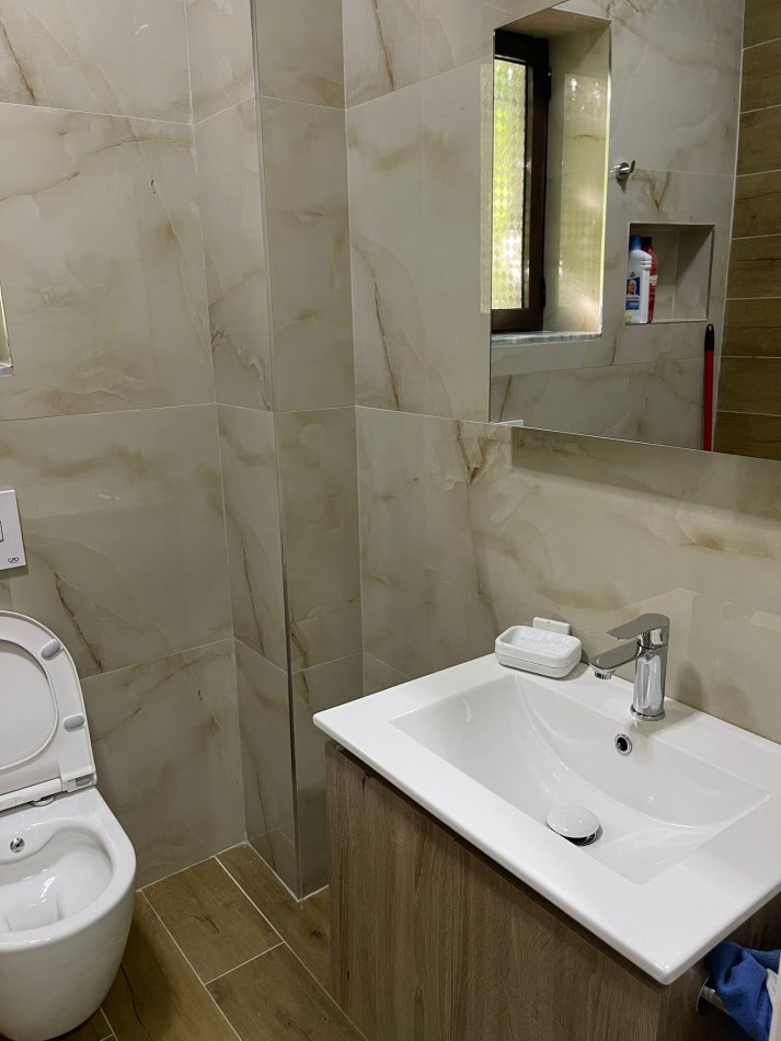 Tirane, jepet me qera apartament 1+1 Kati 1, 75 m² 450 € (Ferit xhejko)