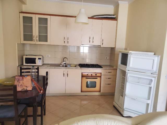Tirane, jepet me qera apartament 3+1+BLK Kati 2, 120 m² 400 Euro (kodra e diellit , prane rezidences)