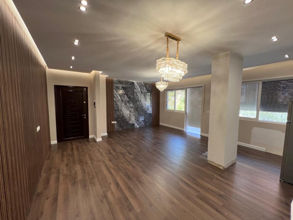 Tirane, shitet apartament 2+1+Aneks+Ballkon Kati 2, 121 m² 210.000 € (Kopshti Botanik)