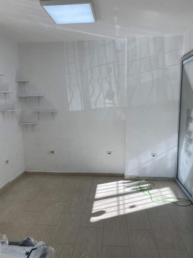 Tirane, jepet me qera ambjent biznesi Kati 0, 80 m² 800 Euro (Rruga Sami Frasheri)