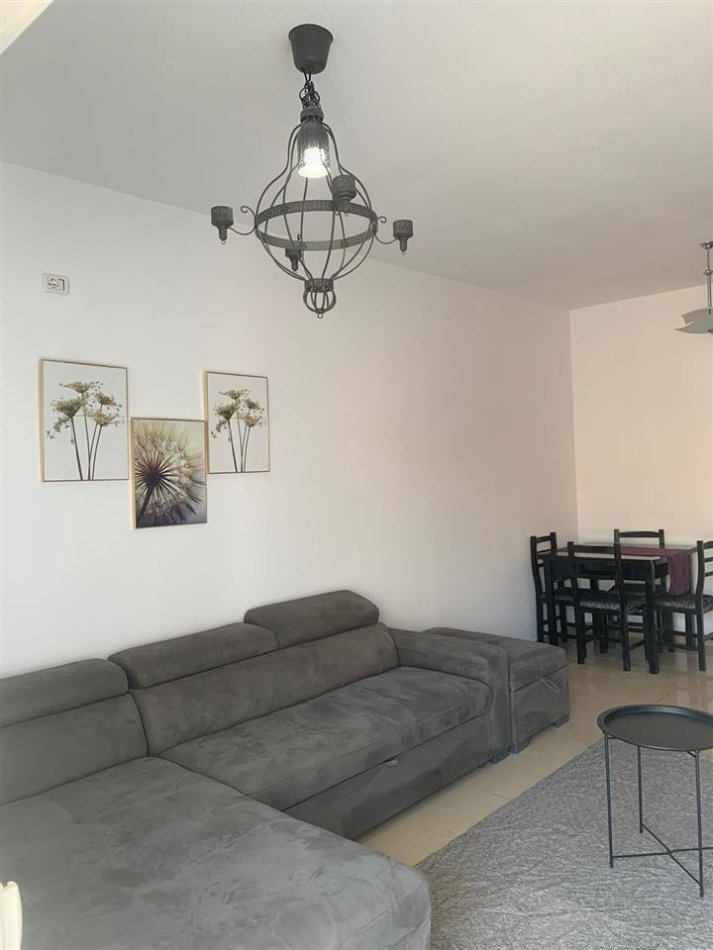 Durres, jepet me qera apartament 1+1 Kati 4, 300 € (Pavaresia, Durres)