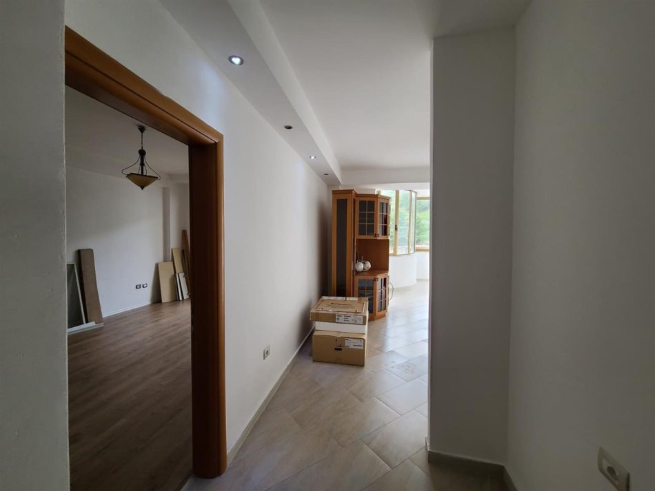 Durres, shitet apartament 1+1 Kati 8, 95.000 € 