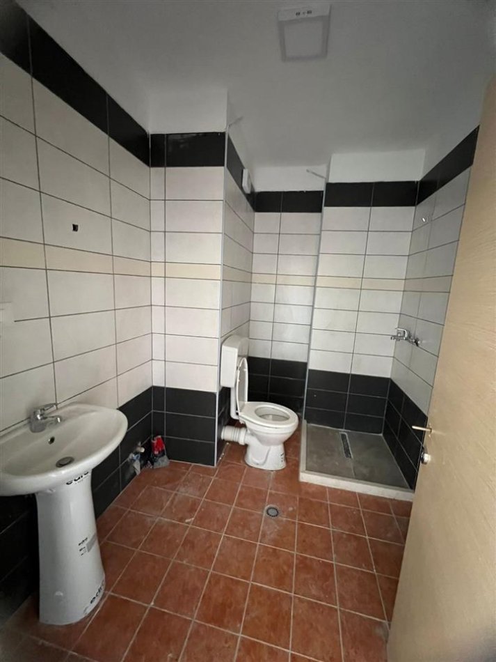 Shqiperi, shitet garsonier 1+1 Kati 8, 37 m² 48.000 € (Shkembi Kavajes)