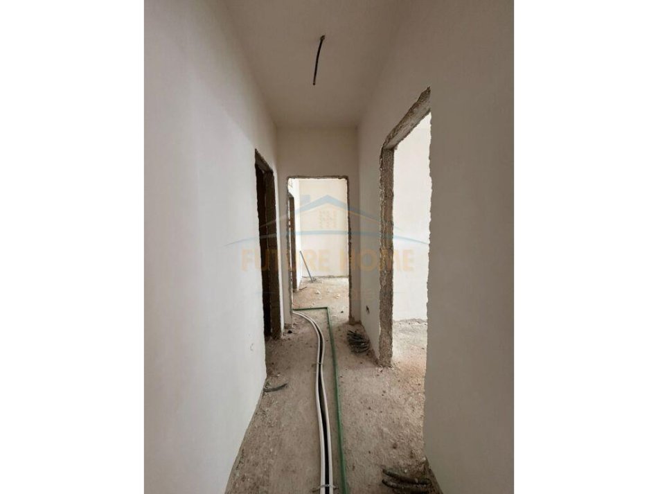 Tirane, shitet apartament 2+1 Kati 2, 113 m² 286.875 € (komuna e parisit)